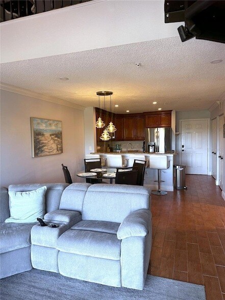 Foto del edificio - 2400 Feather Sound Dr