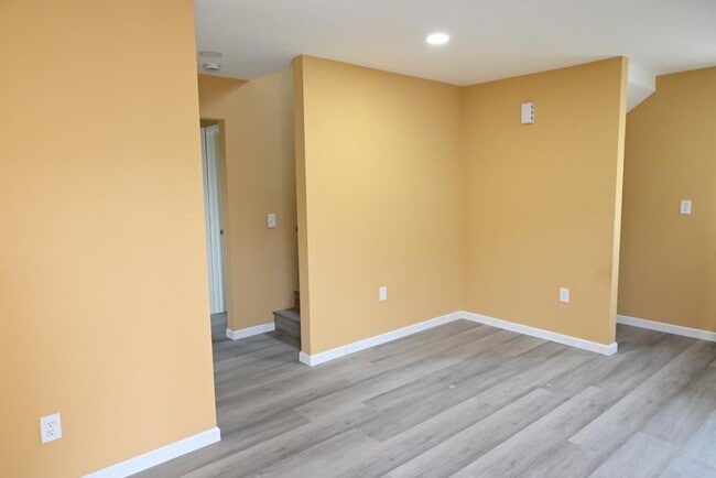 Building Photo - 10701 Doty Ave