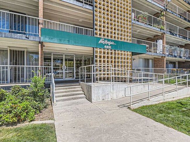Foto del edificio - 4801 E 9th Ave