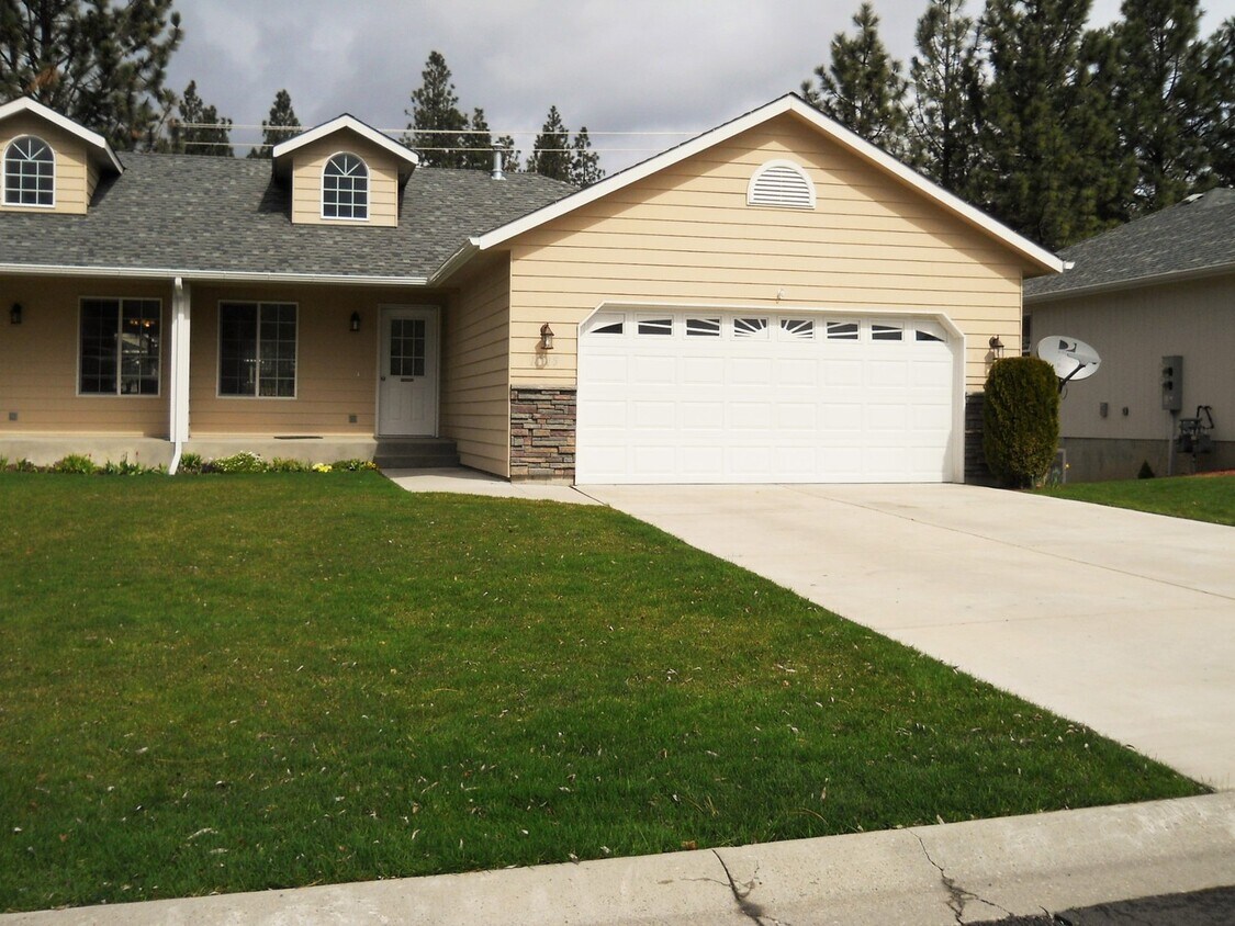 12011205 E Chantel Dr Unit 1201, Spokane, WA 99218 Room for Rent in