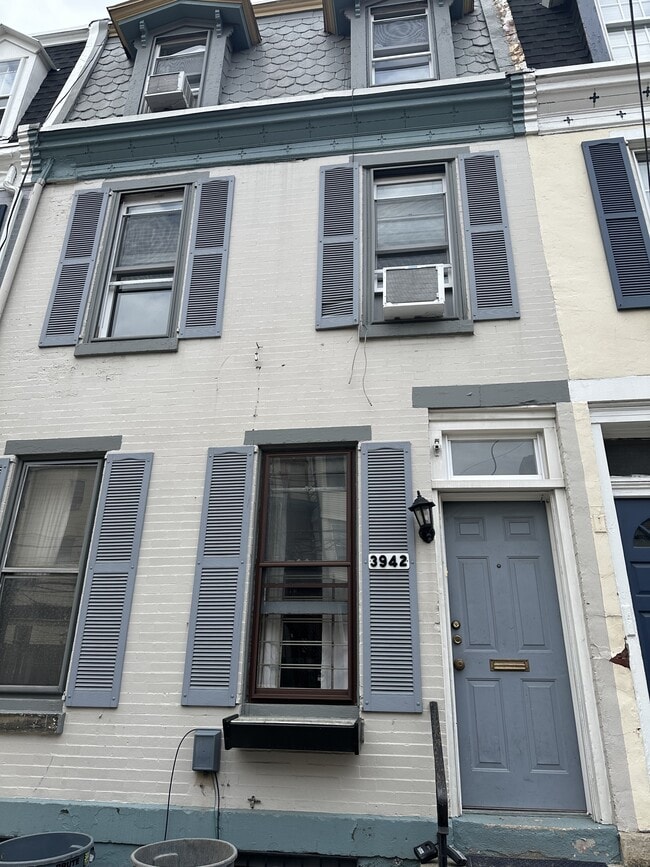 Building Photo - 3942 Delancey St