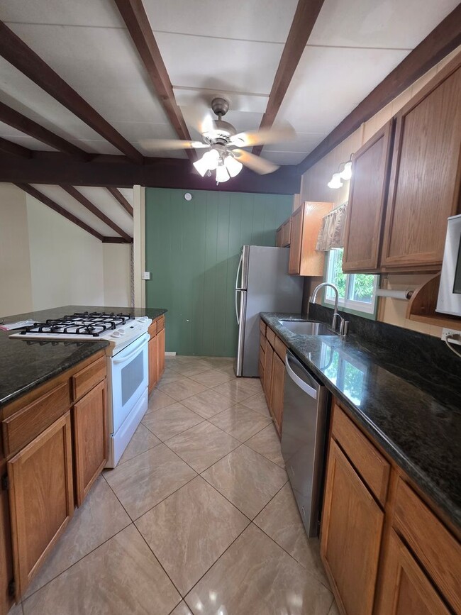 Building Photo - AVAILABLE NOW! 3 bed, 1.5 bath with 2 parking in Kailua.