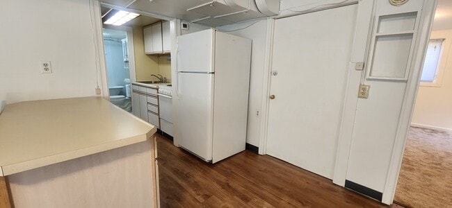Building Photo - 405 S 12th Ave