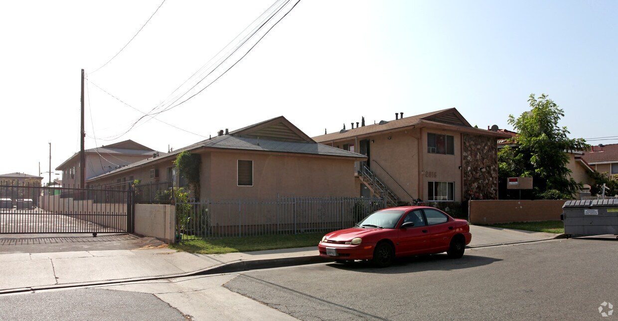 Building Photo - 2818 Consol Ave