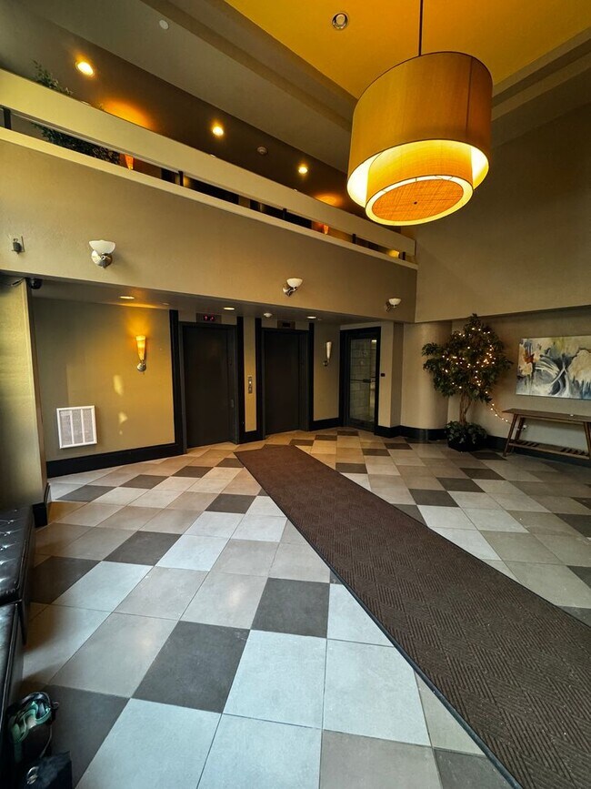 Foto del edificio - Bright & Spacious Condo in North Medford
