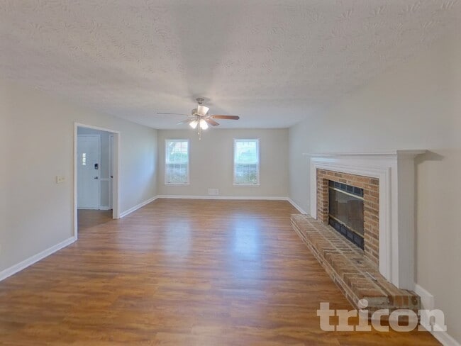 Foto del edificio - 740 Cedar Farms Dr