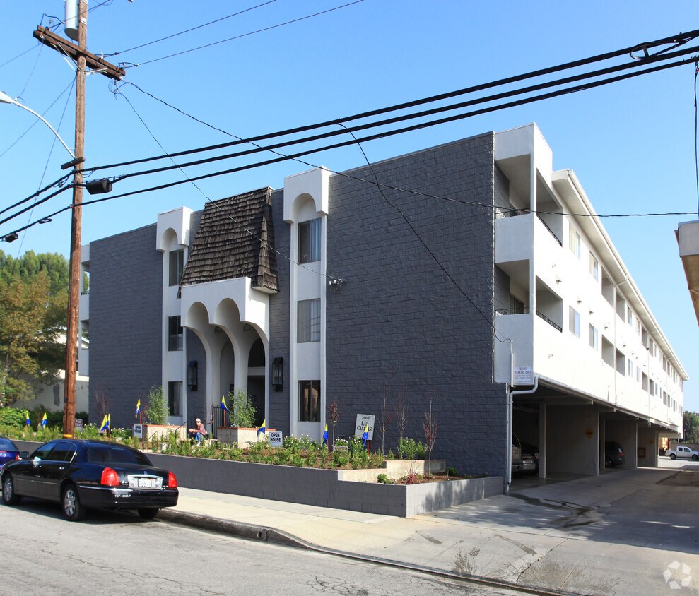 Las Casitas Apartments in Torrance, CA