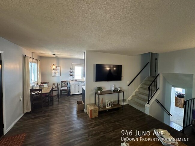 Building Photo - 946 Juno Ave