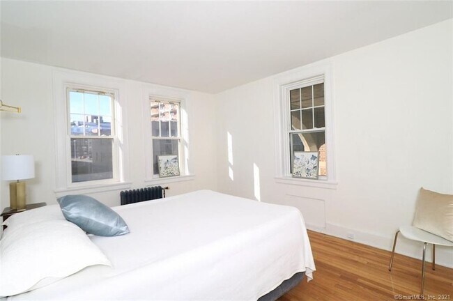 Foto del edificio - 637 Summer St