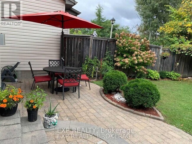 Photo du bâtiment - 742 Cedar Creek Dr