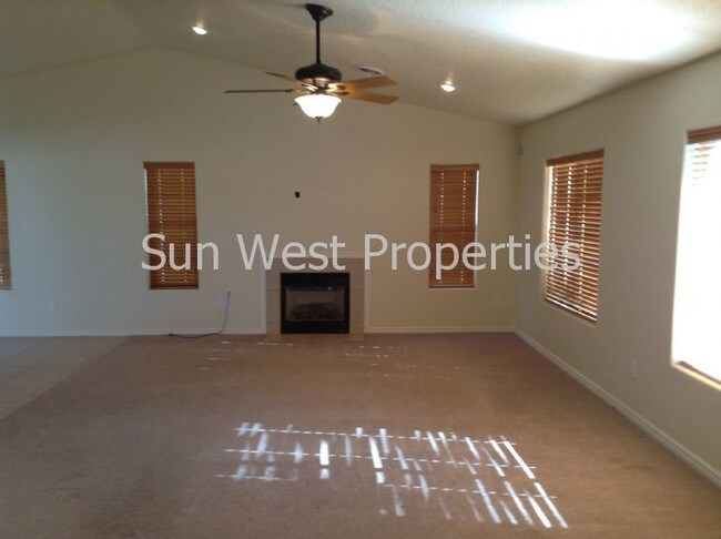 Building Photo - 817 Mesa Vista Dr