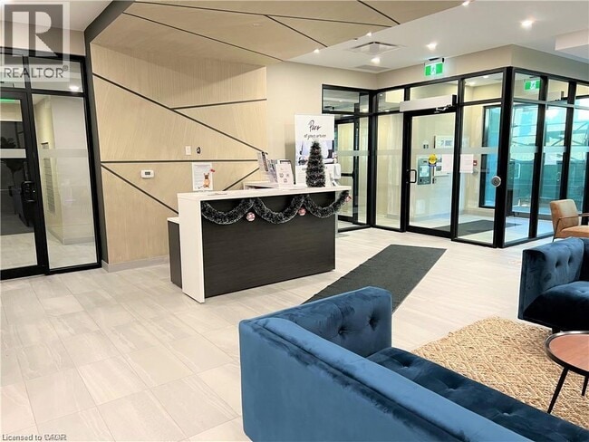 Building Photo - 60 Charles St W