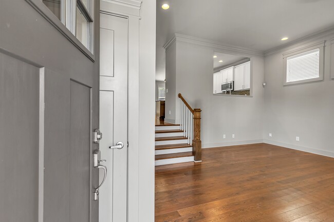 Building Photo - 1696 Carvell Ave