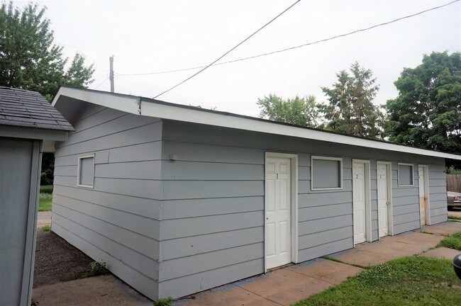 Building Photo - 334 33rd Ave N