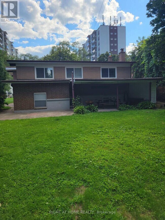 Photo du bâtiment - 2575 Argyle Rd