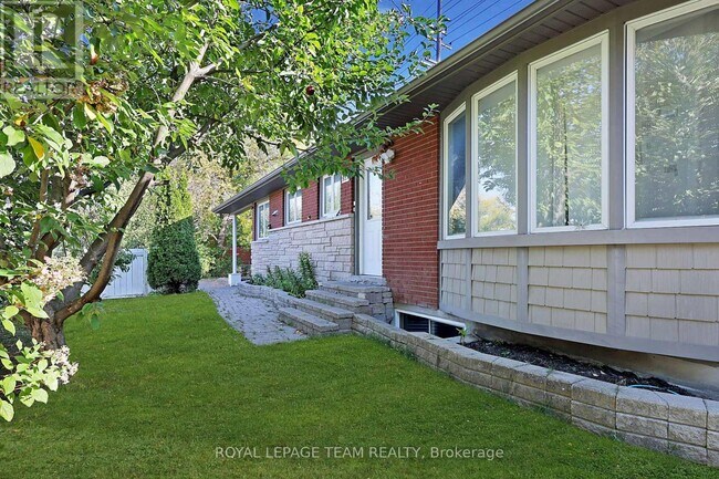 Photo du bâtiment - 925 Moorvale St