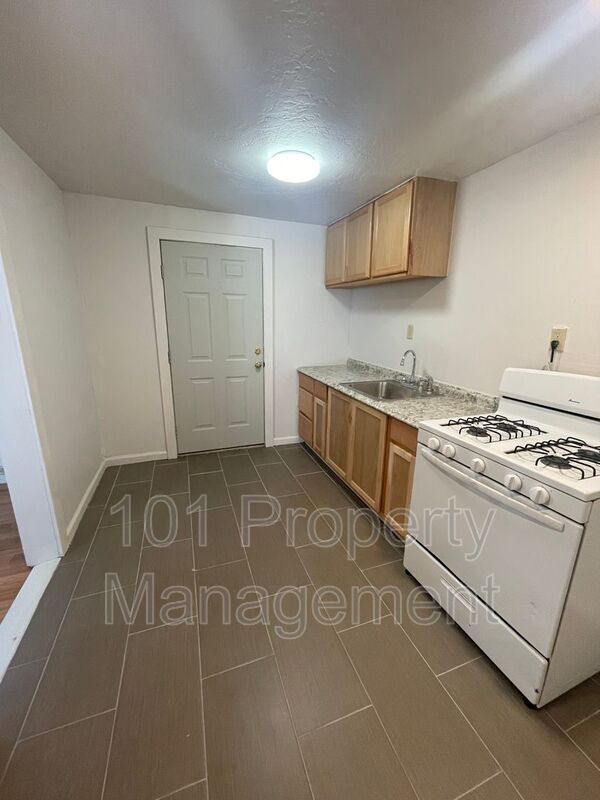 188 Thomas St Unit B Back, Ukiah, CA 95482 Condo for Rent in Ukiah