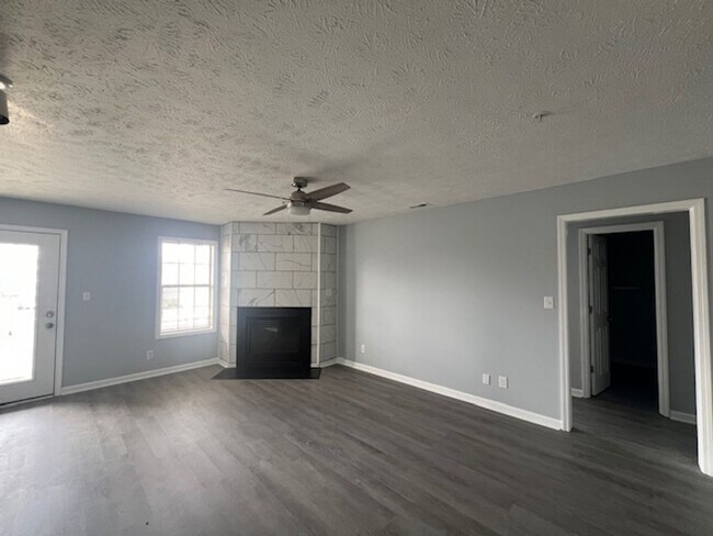 Building Photo - 250-7 Waterdown ~ The crossings