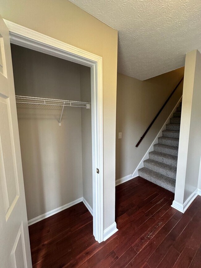 Foto del edificio - Spacious, Recently Updated J-Town 4BR / 1.5 BA Home for Rent!