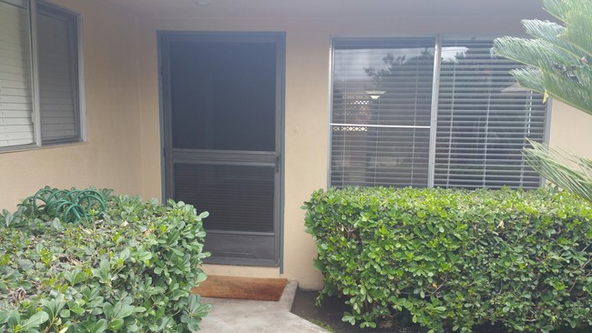 Front Door Entry - 850 E Lynwood Dr