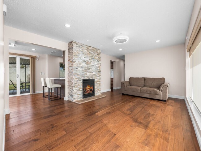 Foto del edificio - 2885 E Loran Heights Dr