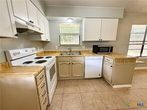 Building Photo - 705 Woodcrest Cir