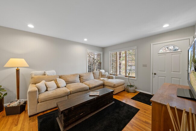 Foto del edificio - 438 Sylvan Dr