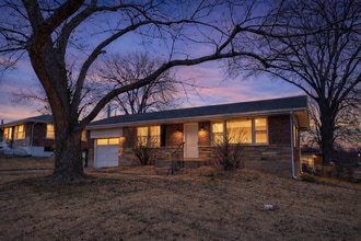 Building Photo - 9712 Griffin Dr