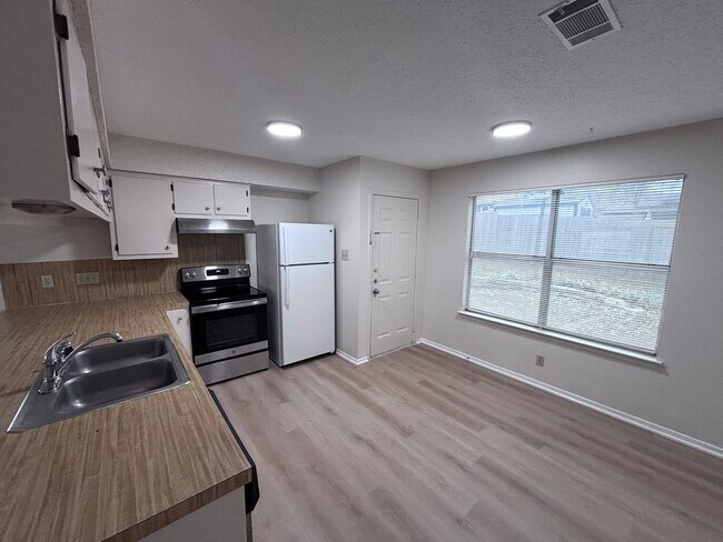 Building Photo - ANDX PROPS, LLC  4 (3411 Dunliegh Dr)