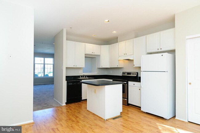 Building Photo - 8459 Gold Sunset Way