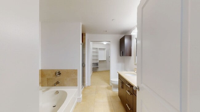 Interior Photo - 100 Pier 4