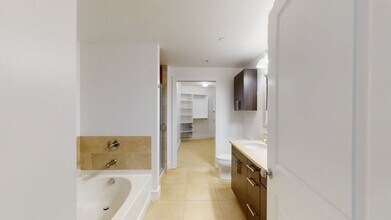 Interior Photo - 100 Pier 4