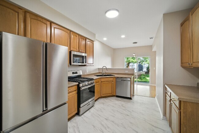 Foto del edificio - 3412 Blue Ridge Dr