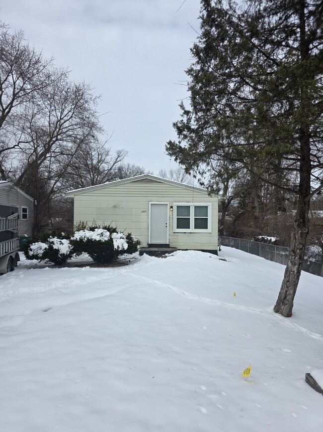 Photo - 1225 Redman Blvd House