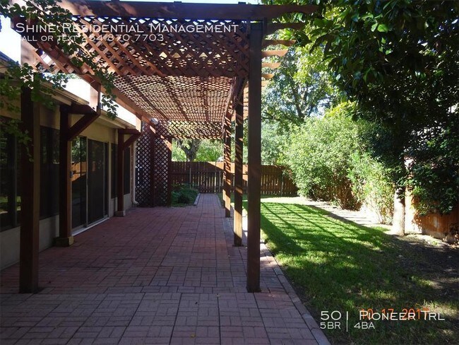 Foto del edificio - 501 Pioneer Trail