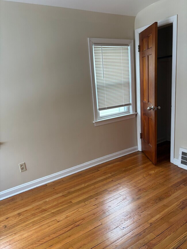 Foto del edificio - 13813 Wainstead Ave