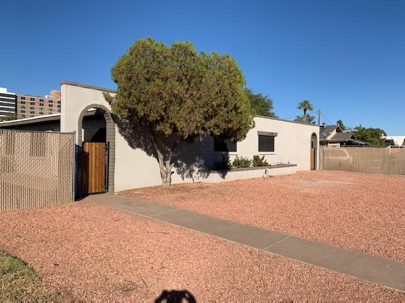 Photo - "Charming 2-Bed Oasis in Central Phoenix – Cozy 716 Sq Ft at 1748 E Yale St!"