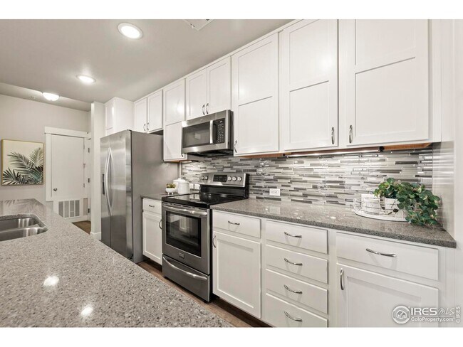Building Photo - 4642 Hahns Peak Dr