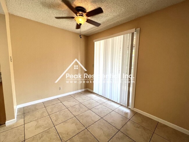 Building Photo - Spacious Elk Grove 2bd/2ba Triplex