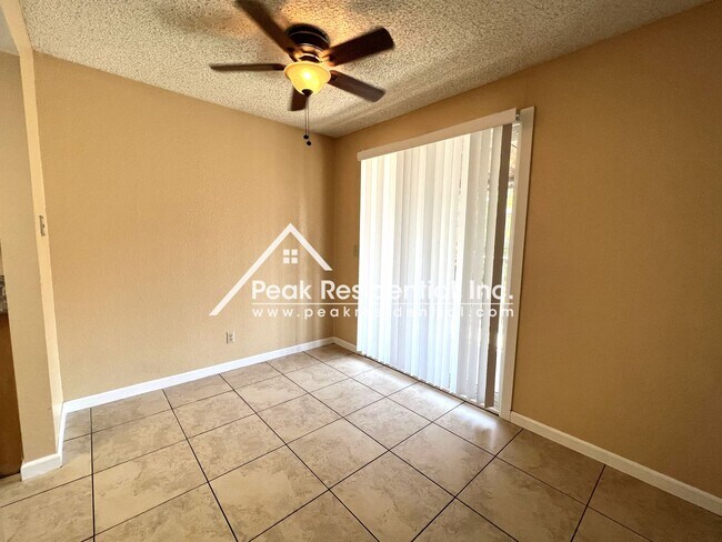 Foto del edificio - Spacious Elk Grove 2bd/2ba Triplex
