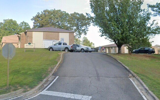 Foto del edificio - 2403 Greenleaf Dr