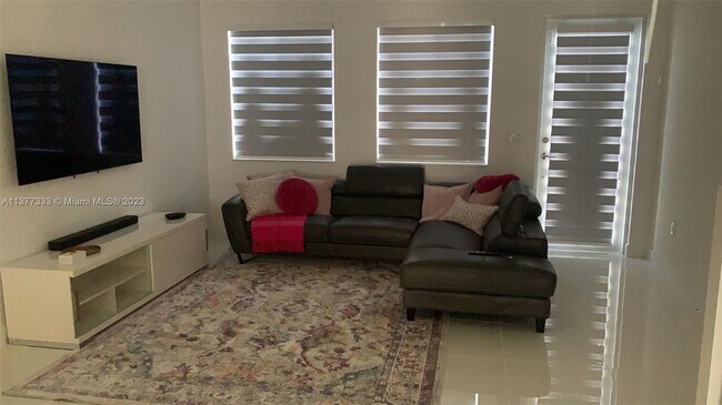 Foto del edificio - 6455 NW 103rd Pl