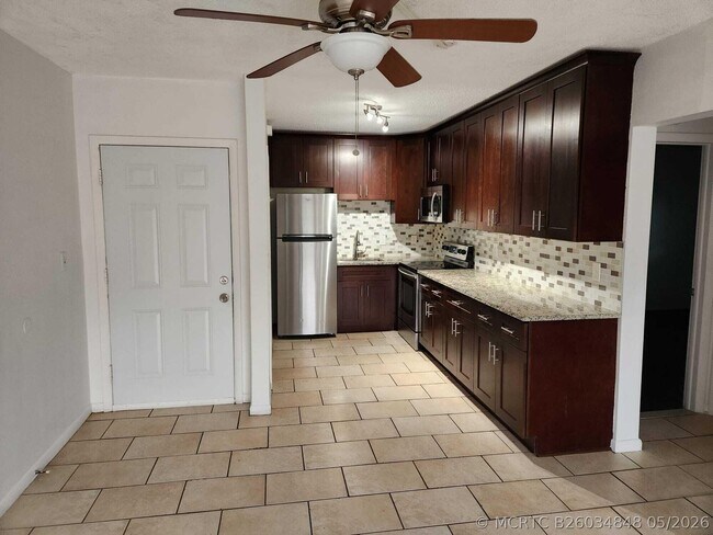 Building Photo - 1021 Crystal Lake Dr