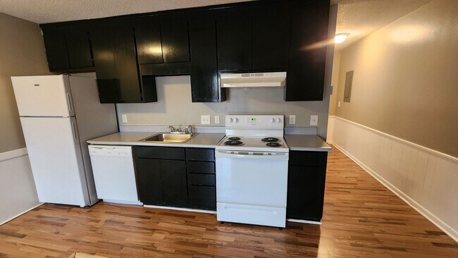 Building Photo - 4423 Bonnell Dr NW