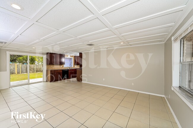 Building Photo - 904 Alaska Dr