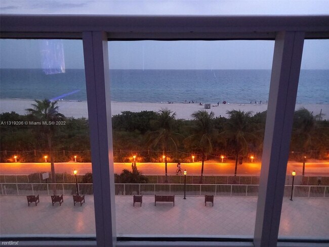 Foto del edificio - 1 br, 1.5 bath Condo - 5601 Collins Ave Ap...