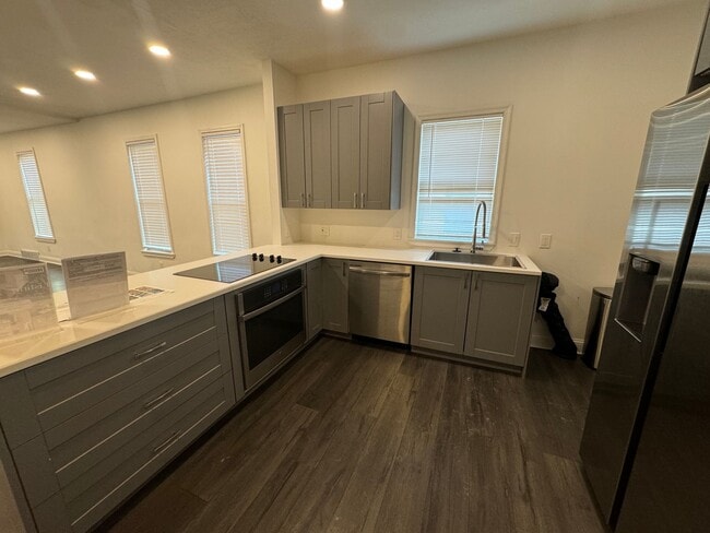 Building Photo - Stylish & Modern Living in the Heart of Tr...