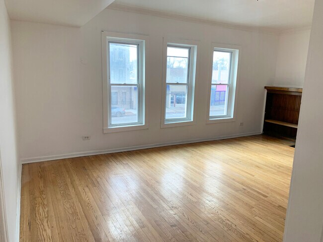 Building Photo - 6056 W North Ave