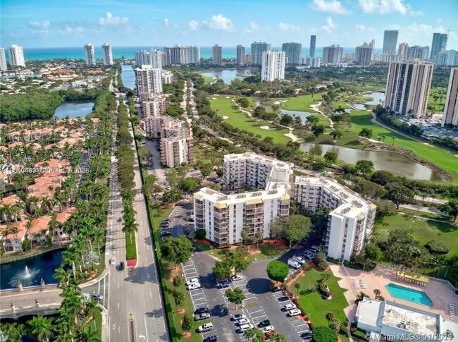 Building Photo - 20500 W Country Club Dr