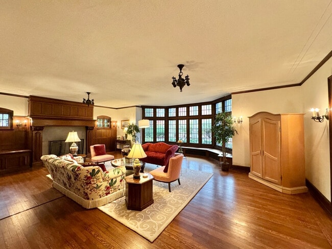 Building Photo - 3085 Fairmount Blvd
